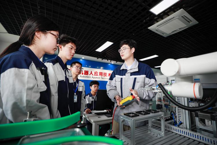 PPT怎么绘制员工培训流程图?